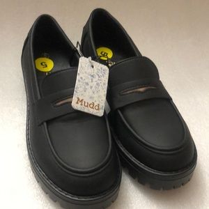 Mudd black loafers / shoes - size 5